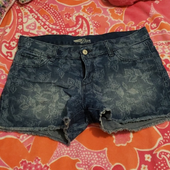 Old navy Jean shorts - Picture 1 of 4